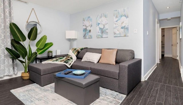 Pet-Friendly Home Near Chinatown & Little Italy