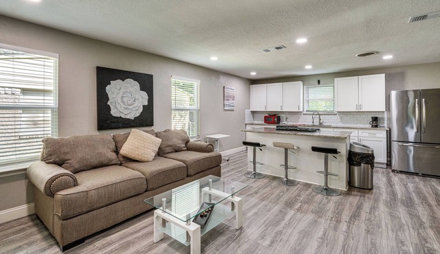Pet-Friendly Home Near Dallas w/Private Backyard