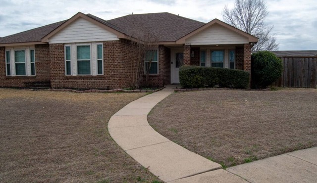 Pet-Friendly home near Lake & Hospital in a Quite Cul-de-Sac. Fully Furnished