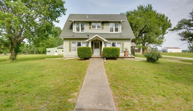 Pet-Friendly Home Patio and Yard in Sheldon