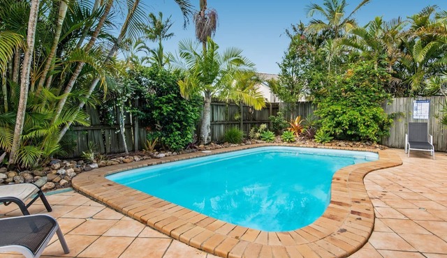 Pet Friendly Home, Pool and Endless Entertainment