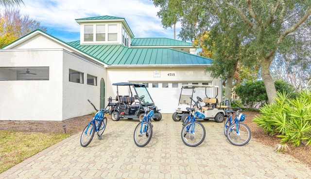 Pet Friendly Home-Private Pool-2 Golf Carts-4 Bikes