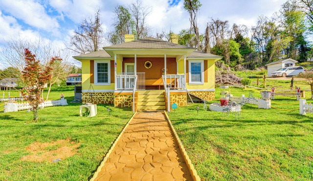 Pet-Friendly Home w/Grill & Porch in Martinsville