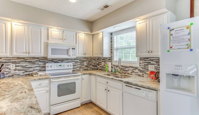 Pet-Friendly Home w/Fire Pit in Myrtle Beach
