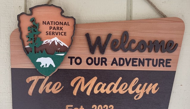 Pet friendly home, pond, paddle boat, fishing gear, hiking, wineries, game room
