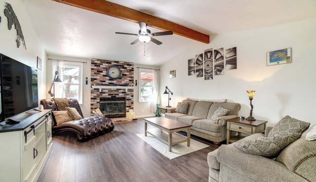 Pet-Friendly Home w/Hot Tub! 6 Mi to Dtwn Reno
