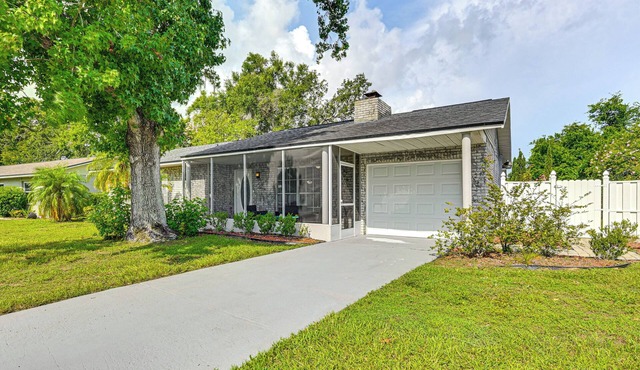 Pet-Friendly Home w/Lanais, Near Dtwn Tampa!