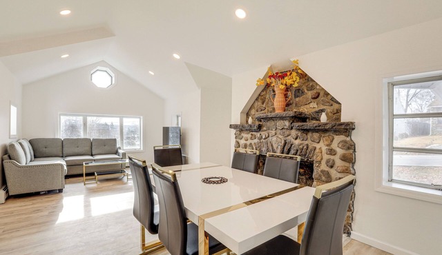 Pet-friendly Home w/Lake Views & Deck!