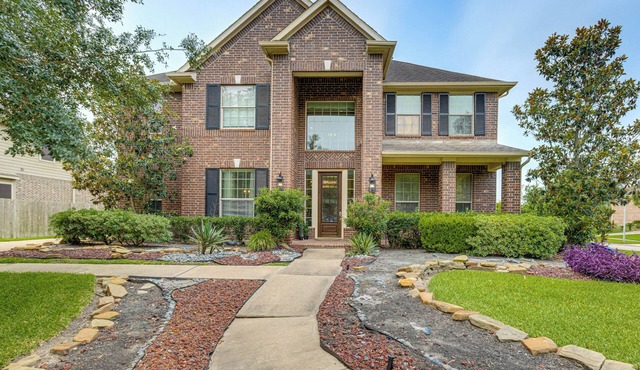 Pet-Friendly Home w/Patio & Yard in Rosharon