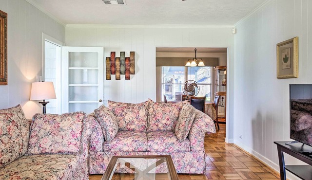 Pet-Friendly Home w/Patio - 3 Mi to Houston Zoo!
