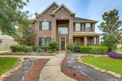 Pet-Friendly Home w/Patio & Yard in Rosharon