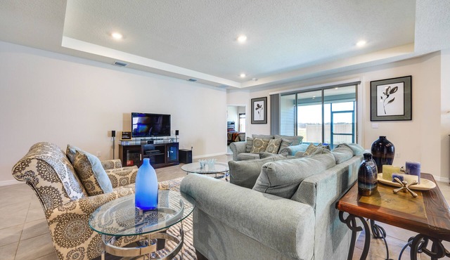 Pet-Friendly Home w/Screened Patio in Newberry!