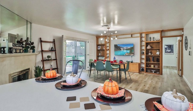 Pet Friendly Home Wifi minutes to Calabasas, Malibu, Lax, Topanga Mall UCLA West