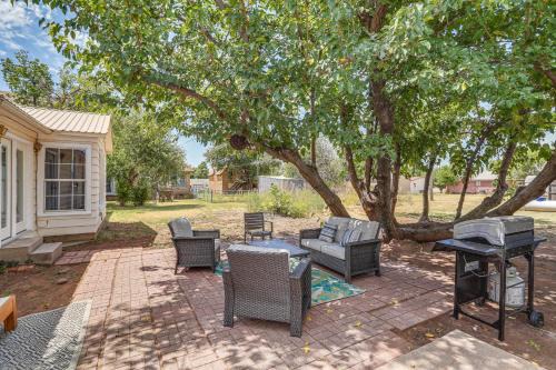 Pet Friendly Home w/Yard & Grill in Crowell!