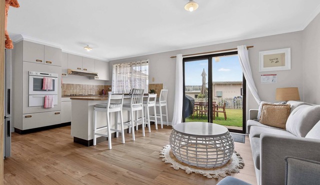 Pet-Friendly Home, Walk to Beach - Kianga Comfort