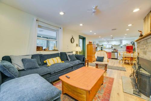 Pet Friendly Home - Walk to Mullet Lake!