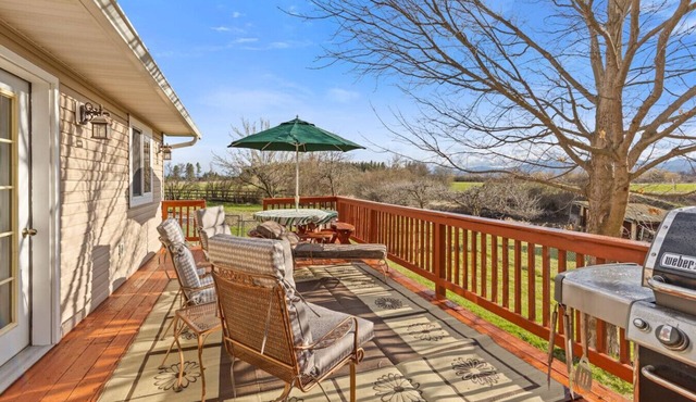 Pet Friendly Home with Fishing Access and Fire Pit