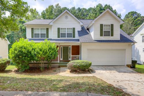Pet-Friendly Home with Pool Access in Snellville!