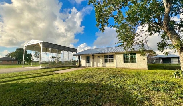 Pet-Friendly Home with fenced yard and covered boat parking in Seadrift TX