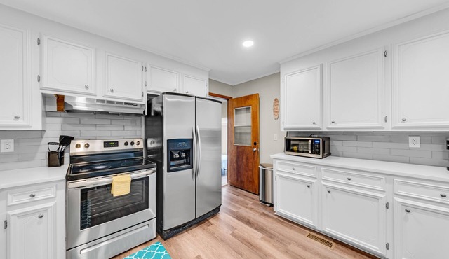 Pet friendly home + Yard & Ping Pong! 5 mins to Park Circle, 15 mins to downtown