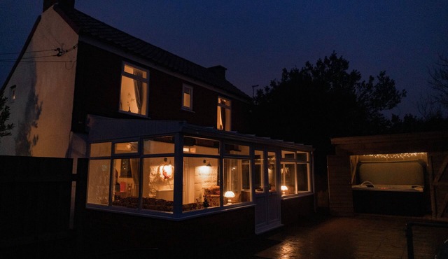 Pet Friendly Hot Tub Luxury Cottage near Withernsea and Patrington