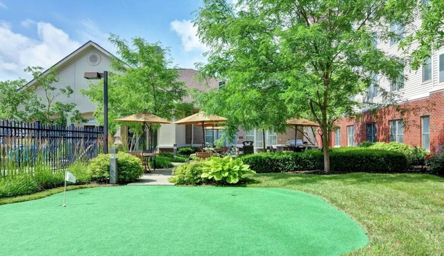 Pet-Friendly Hotel Unit w/Seasonal Pool, BBQ & Free Parking