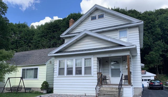 Pet friendly house w/ Fenced in Yard