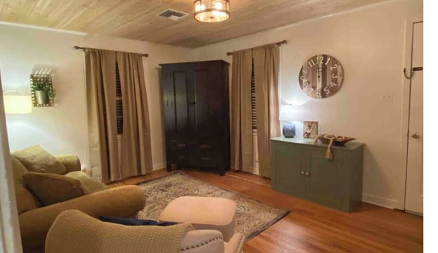 Pet friendly house with covered parking