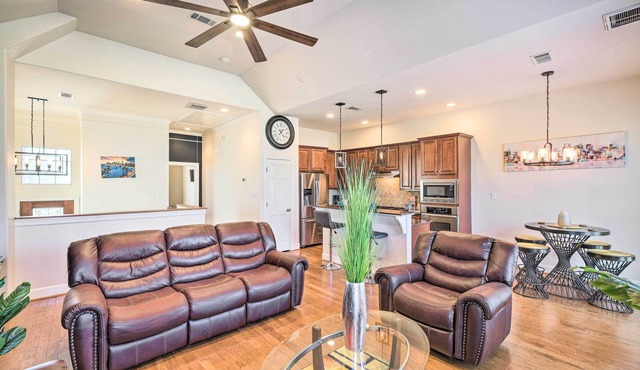 Pet-Friendly Houston Home - 3 Mi to NRG Stadium!
