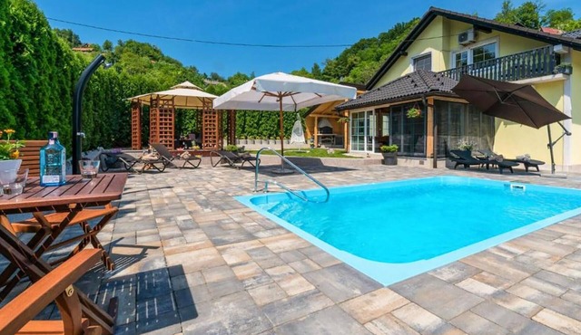 Pet friendly home in Tuheljske Toplice with sauna