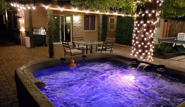 Pet friendly Huge Paved Patio w/Spa: Old Town Scottsdale