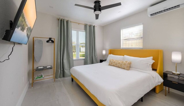 Pet friendly + in Dwtn + 20mi to Disney & Parks!