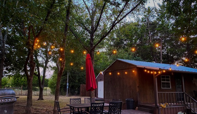 Pet friendly including Horses with fenced yard for both, 10 minutes Lake Texoma
