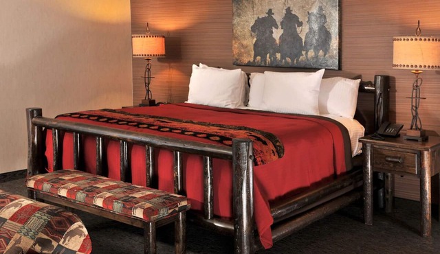 Pet-Friendly Kansas City Lodge with Whiskey/Wine Bar On-site | 2 Units