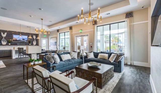 Pet-Friendly | King Bed | Gym & Pool | Near Parks