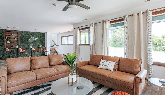 Pet-Friendly King Suite w/Desk & Smart Entry