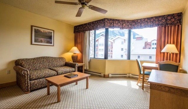 Pet-Friendly King Suite | Spa and Near Slopes