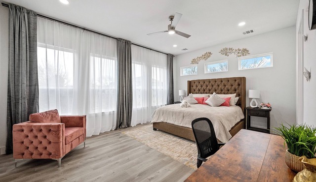 Pet-Friendly l Brand New Space l Downtown