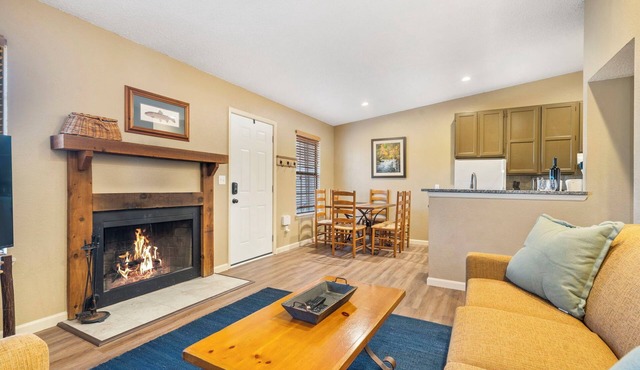 Pet-Friendly Lake Access Bungalow w/Pickleball, Mini Golf, Community Pool & Free Attraction Tickets