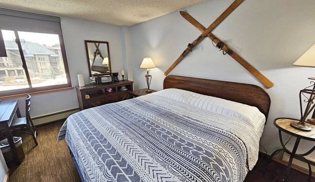 Pet Friendly large 1 bedroom. 444/446 Full Size Kitchen Center Village Copper Mountain Parking,