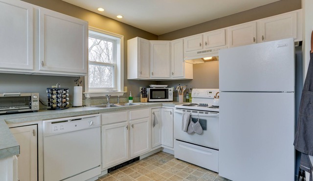 Pet-Friendly Lackawaxen Home w/Gas Grill!