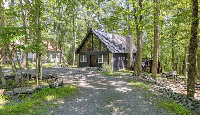 Pet-Friendly Lackawaxen Cabin w/ Wraparound Deck!