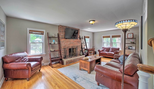 Pet-Friendly Lake Getaway: 1 Block to Beach!