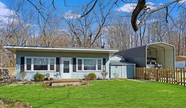 Pet Friendly Lake House Close to Raccoon Lake