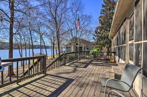 Pet-Friendly Lake Sinclair Home with Boat Dock!