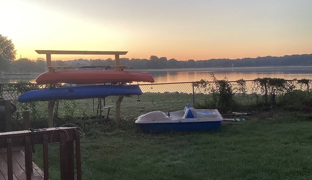 Pet Friendly Lakefront Beach Cottage