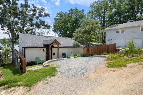 Pet-Friendly Lakefront Home in a Quiet Cove w/Netflix, Outdoor Seating, Boat Slip