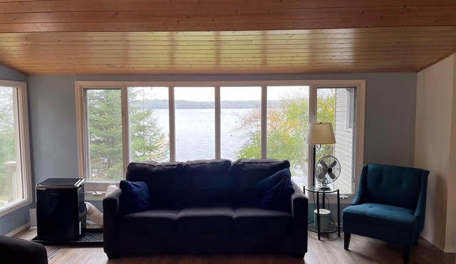 Pet-Friendly Lakefront Cottage on Beautiful Falcon Lake Manitoba
