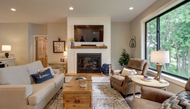 Pet Friendly Lakefront Home: Dock, Kayaks & More!