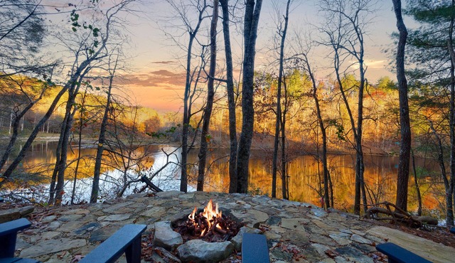 Pet-Friendly-Lakefront Cabin w/Amazing Views-Hot Tub